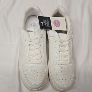 Wild Fable Classic White Lace-Up Sneakers 6.5